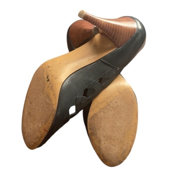 GUESS Open Toe Heels - Picture 3 of 5